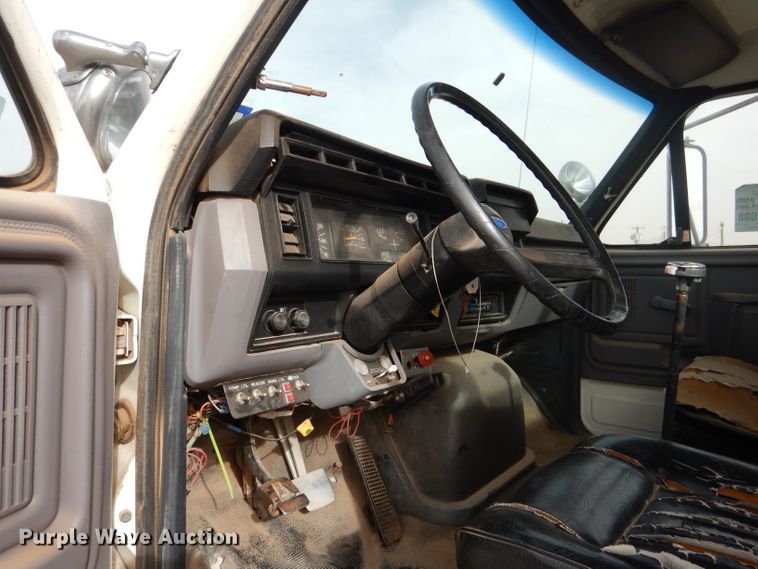 image for item DJ8897 1995 Ford FT900  digger derrick truck