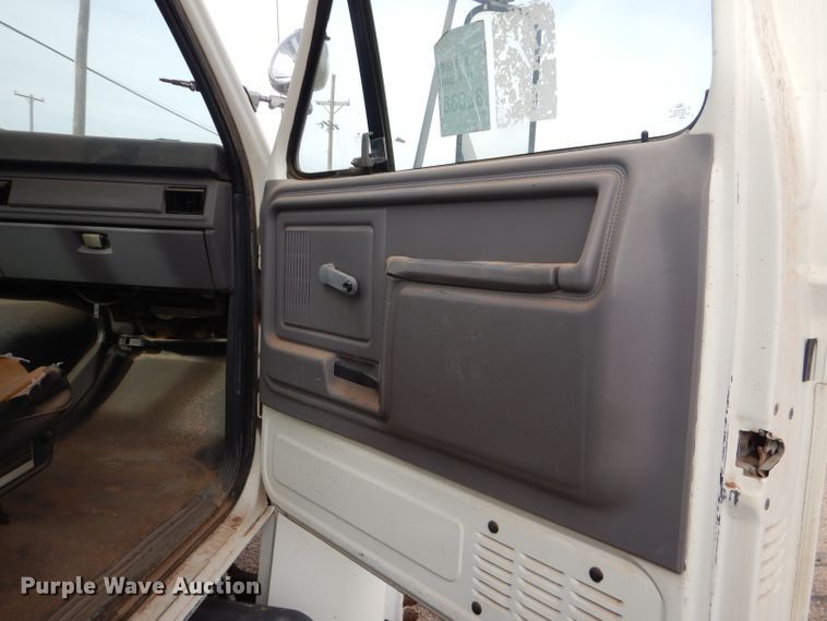 image for item DJ8897 1995 Ford FT900  digger derrick truck