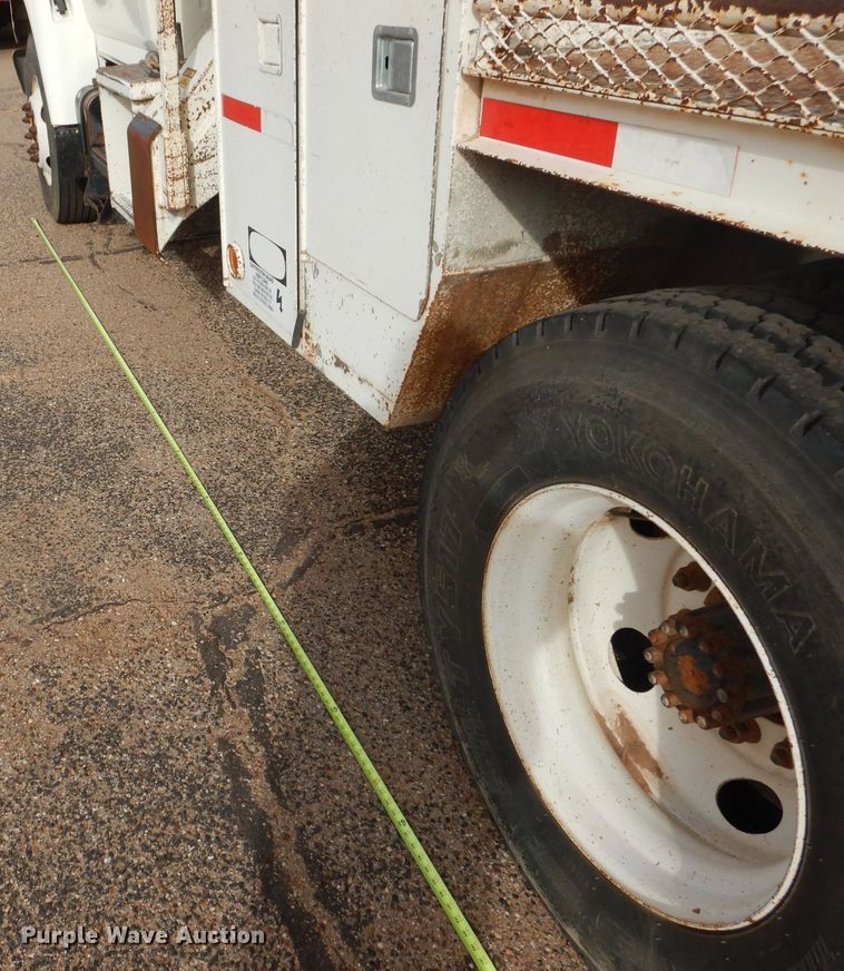 image for item DJ8897 1995 Ford FT900  digger derrick truck