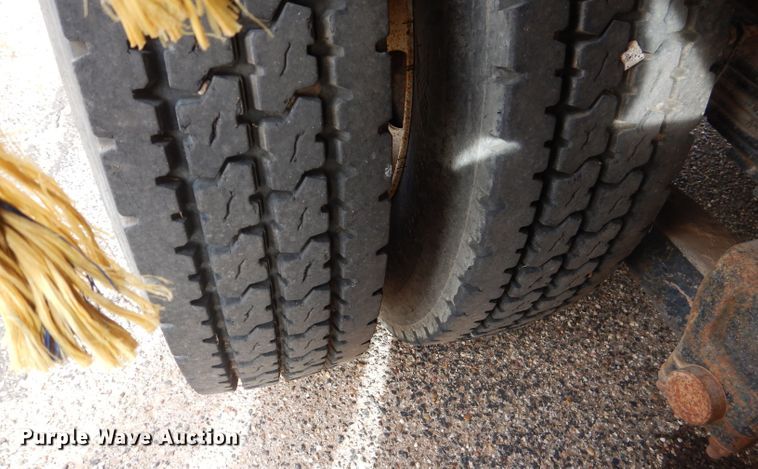 image for item DJ8897 1995 Ford FT900  digger derrick truck