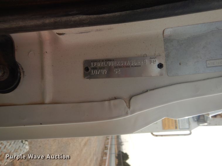 image for item DJ8897 1995 Ford FT900  digger derrick truck