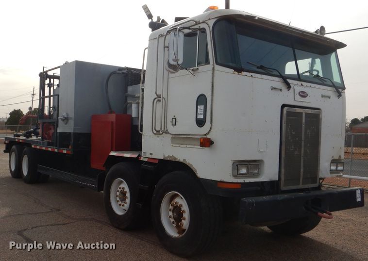 image for item DJ8898 2001 Peterbilt 362  oilfield truck