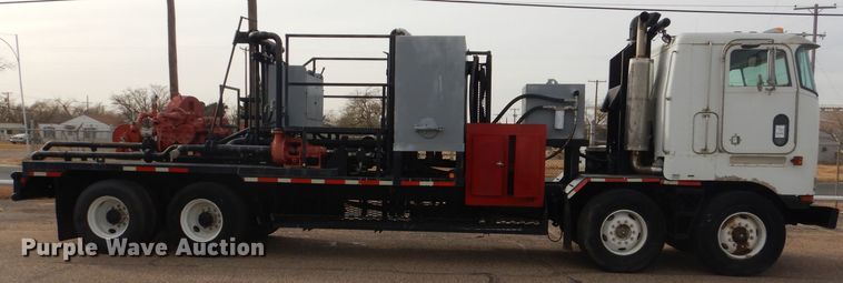 image for item DJ8898 2001 Peterbilt 362  oilfield truck