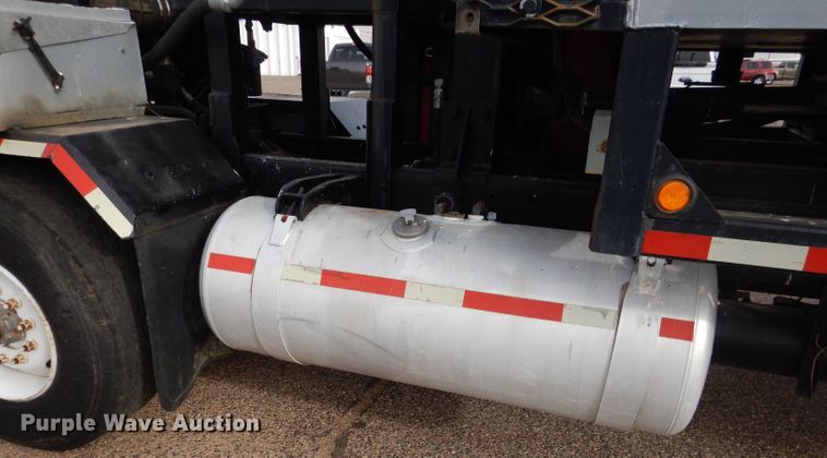 image for item DJ8898 2001 Peterbilt 362  oilfield truck