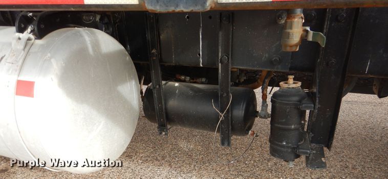 image for item DJ8898 2001 Peterbilt 362  oilfield truck