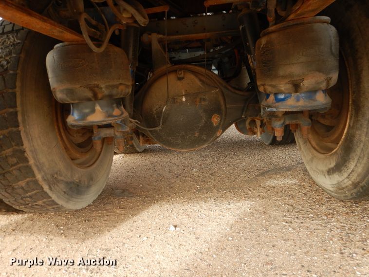 image for item DJ8898 2001 Peterbilt 362  oilfield truck