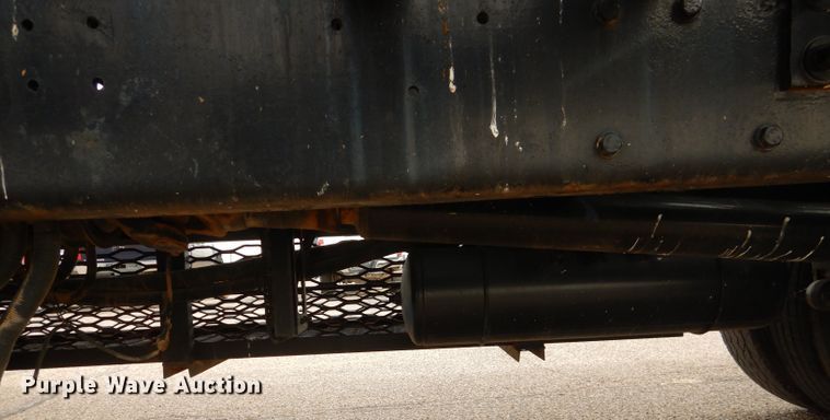 image for item DJ8898 2001 Peterbilt 362  oilfield truck