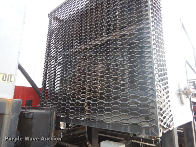 image for item DJ8898 2001 Peterbilt 362  oilfield truck