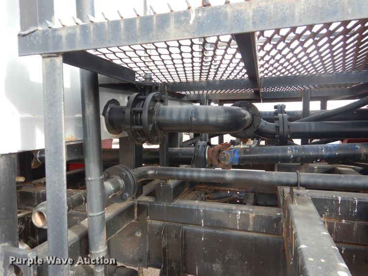 image for item DJ8898 2001 Peterbilt 362  oilfield truck