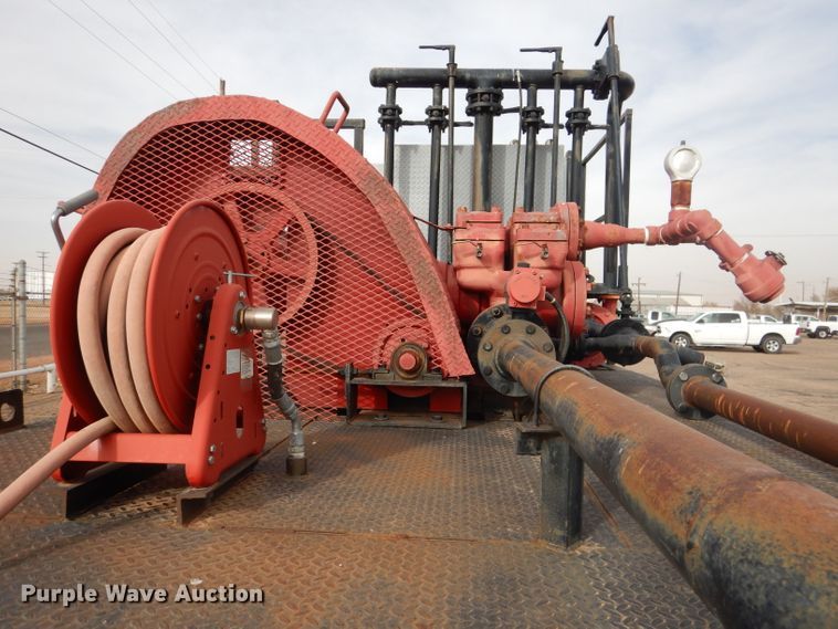 image for item DJ8898 2001 Peterbilt 362  oilfield truck