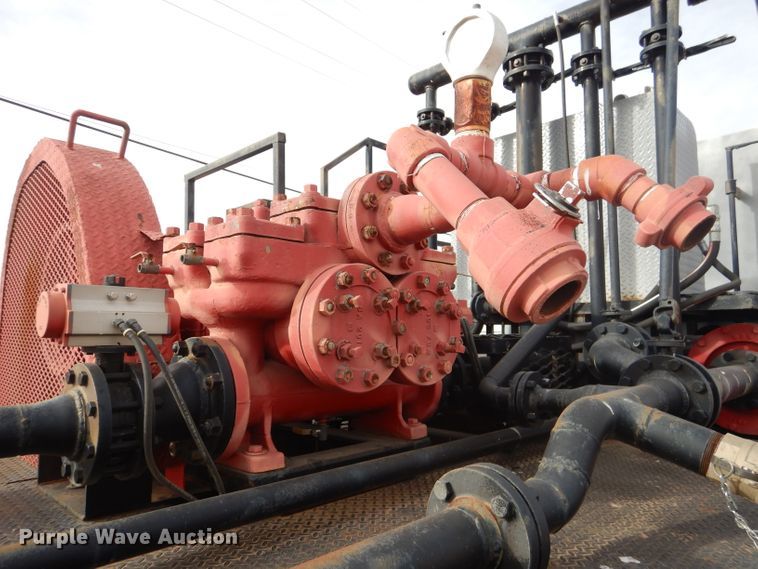 image for item DJ8898 2001 Peterbilt 362  oilfield truck