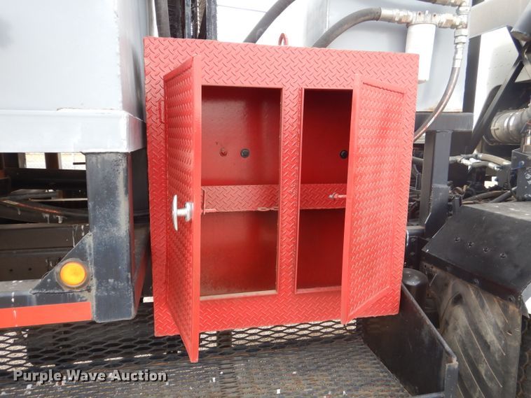 image for item DJ8898 2001 Peterbilt 362  oilfield truck