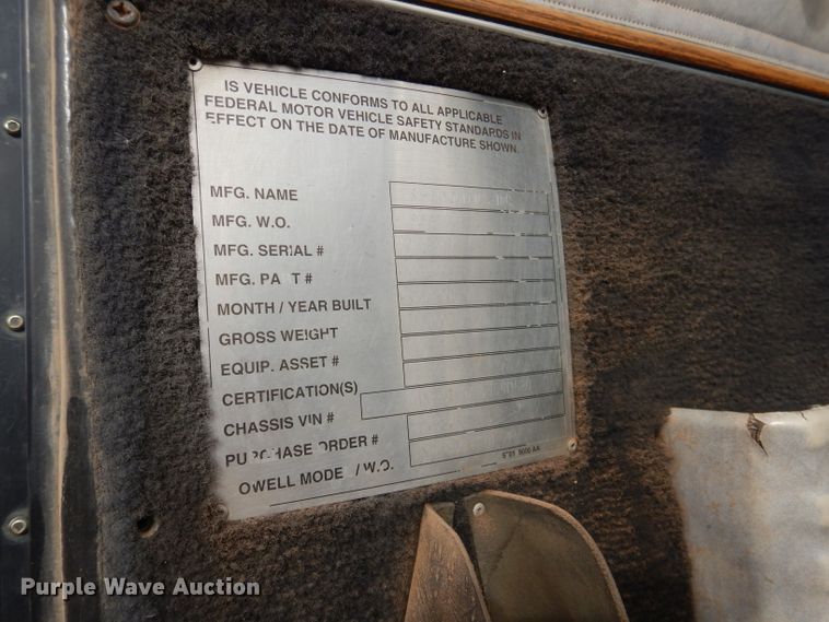 image for item DJ8898 2001 Peterbilt 362  oilfield truck