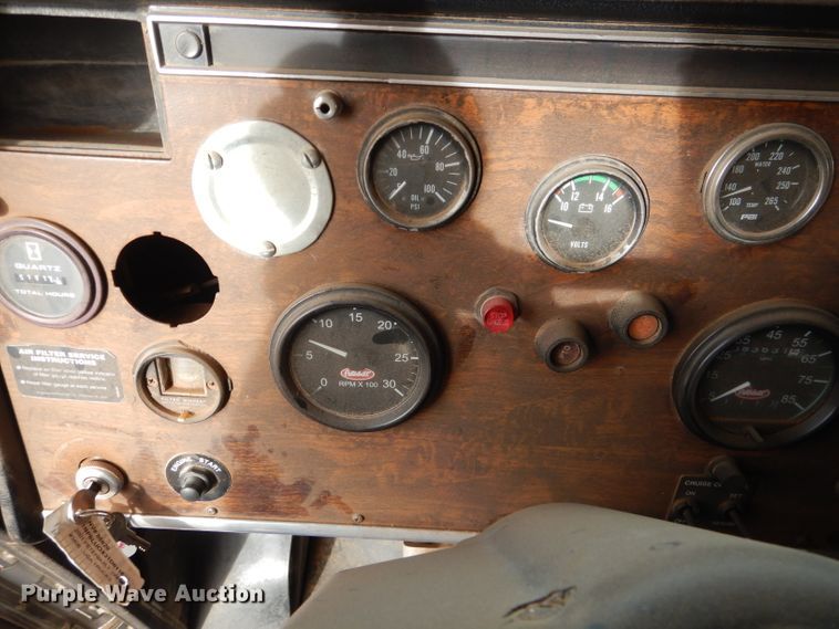 image for item DJ8898 2001 Peterbilt 362  oilfield truck