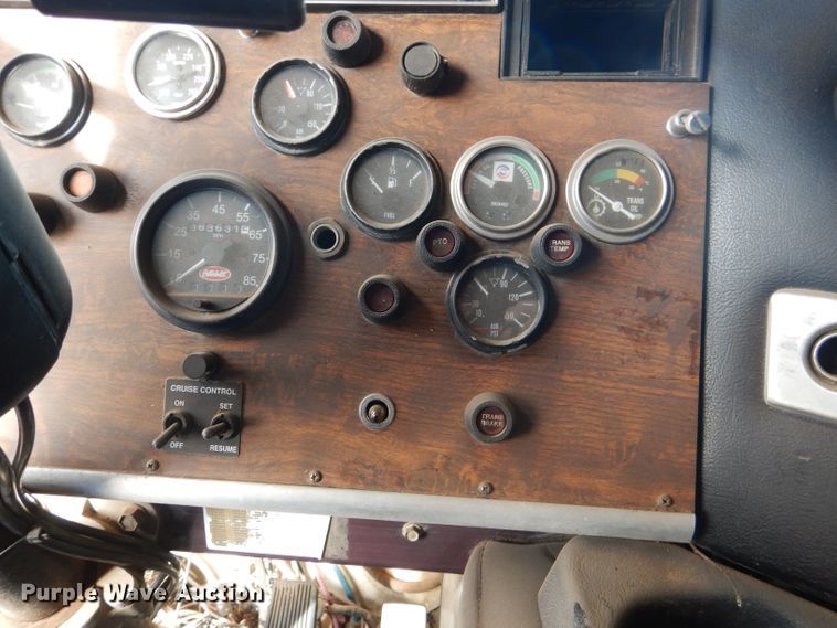 image for item DJ8898 2001 Peterbilt 362  oilfield truck