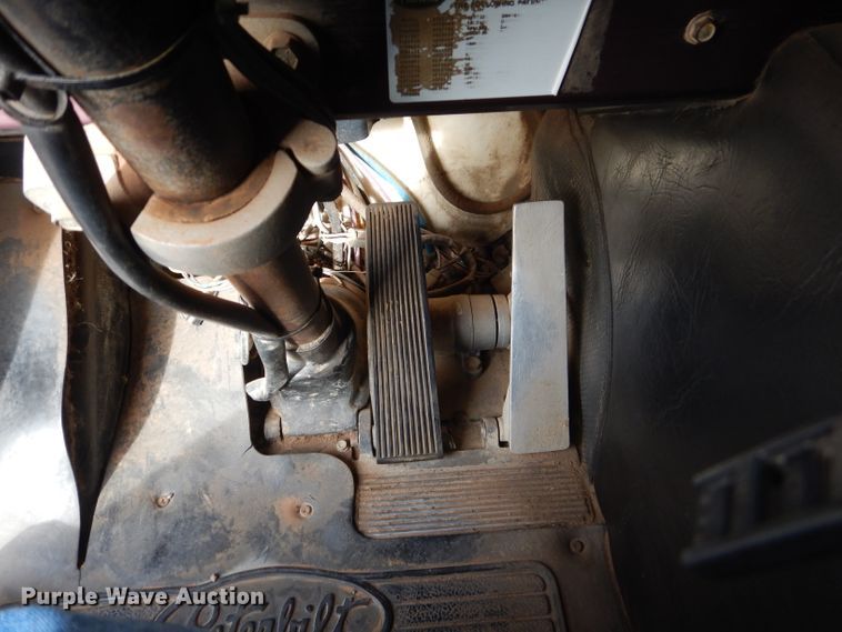 image for item DJ8898 2001 Peterbilt 362  oilfield truck