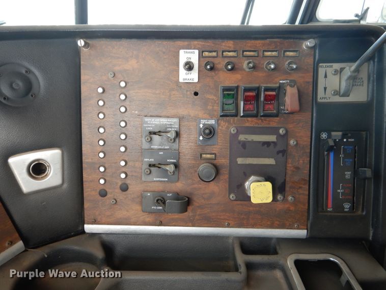 image for item DJ8898 2001 Peterbilt 362  oilfield truck