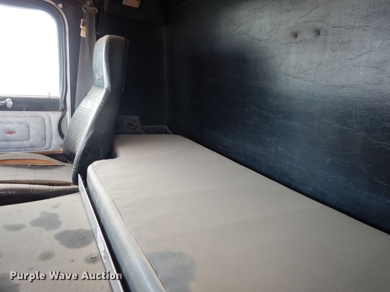 image for item DJ8898 2001 Peterbilt 362  oilfield truck