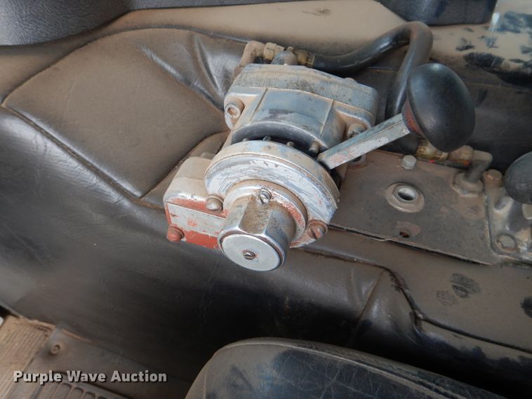 image for item DJ8898 2001 Peterbilt 362  oilfield truck