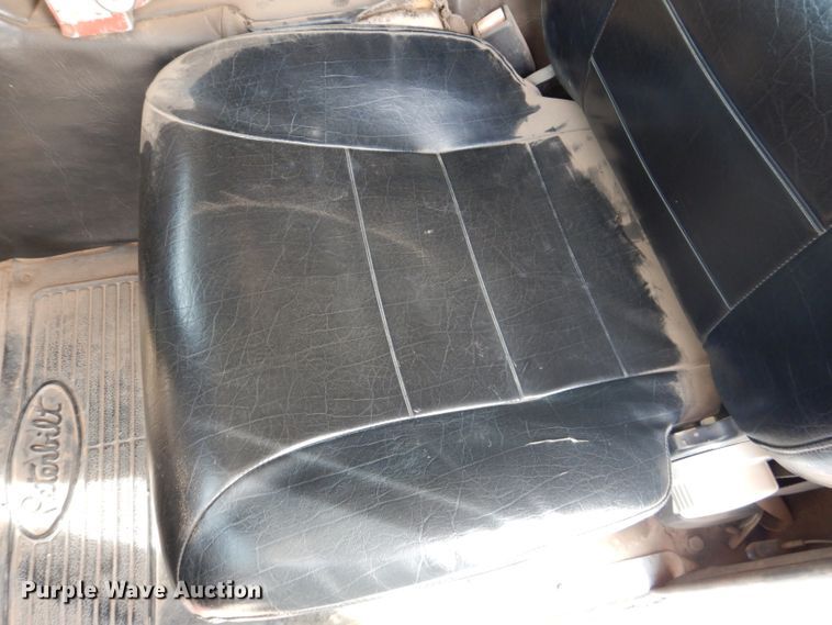 image for item DJ8898 2001 Peterbilt 362  oilfield truck