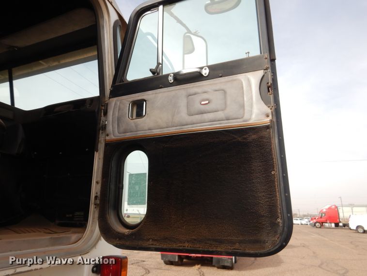 image for item DJ8898 2001 Peterbilt 362  oilfield truck