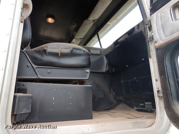 image for item DJ8898 2001 Peterbilt 362  oilfield truck