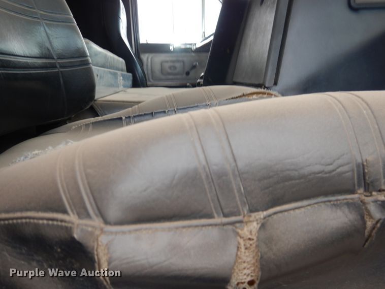 image for item DJ8898 2001 Peterbilt 362  oilfield truck