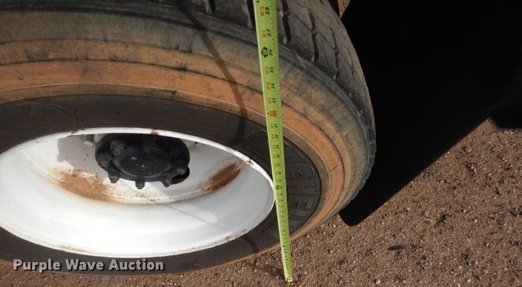 image for item DJ8898 2001 Peterbilt 362  oilfield truck