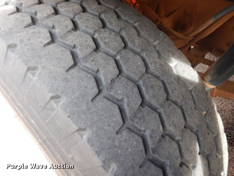 image for item DJ8898 2001 Peterbilt 362  oilfield truck