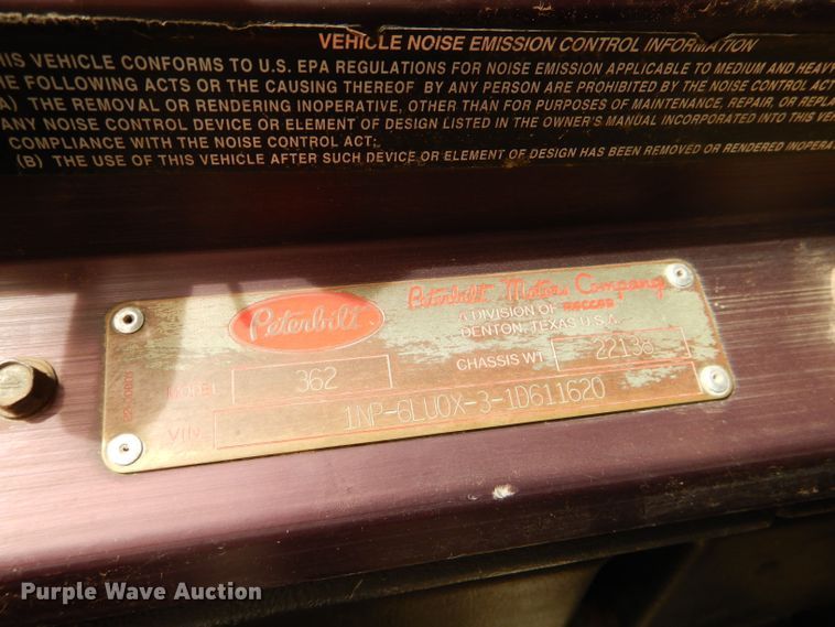 image for item DJ8898 2001 Peterbilt 362  oilfield truck