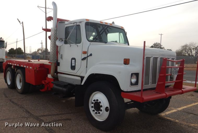 image for item DJ8899 1992 International F2574  winch truck