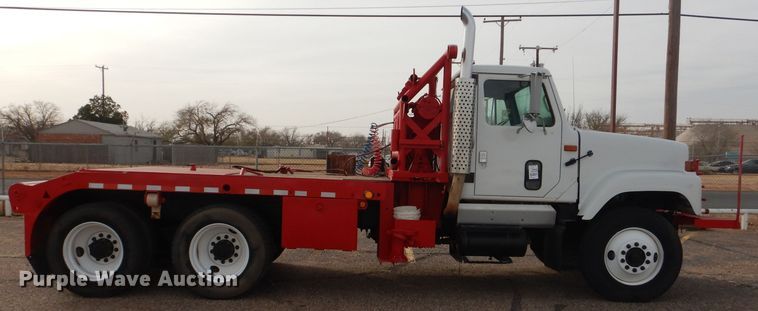 image for item DJ8899 1992 International F2574  winch truck