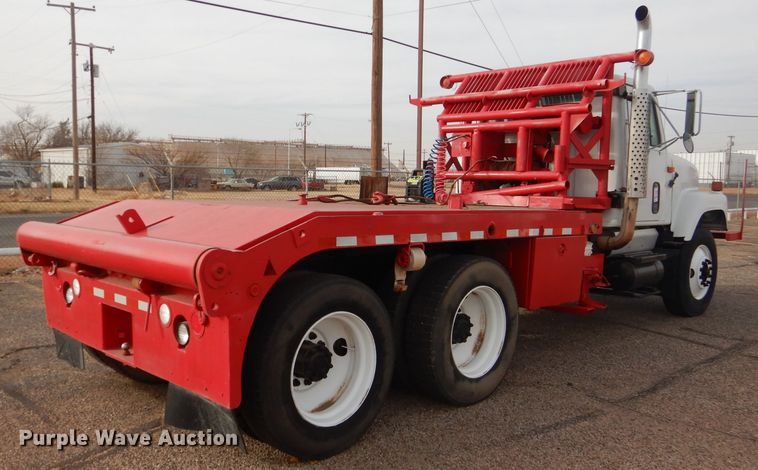 image for item DJ8899 1992 International F2574  winch truck