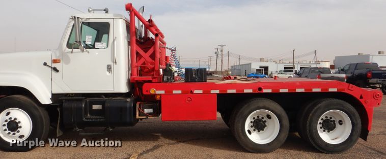 image for item DJ8899 1992 International F2574  winch truck