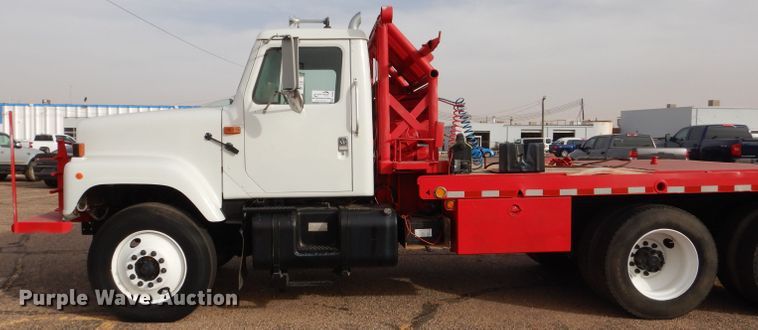 image for item DJ8899 1992 International F2574  winch truck