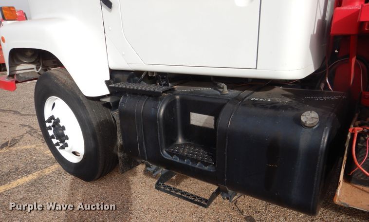 image for item DJ8899 1992 International F2574  winch truck