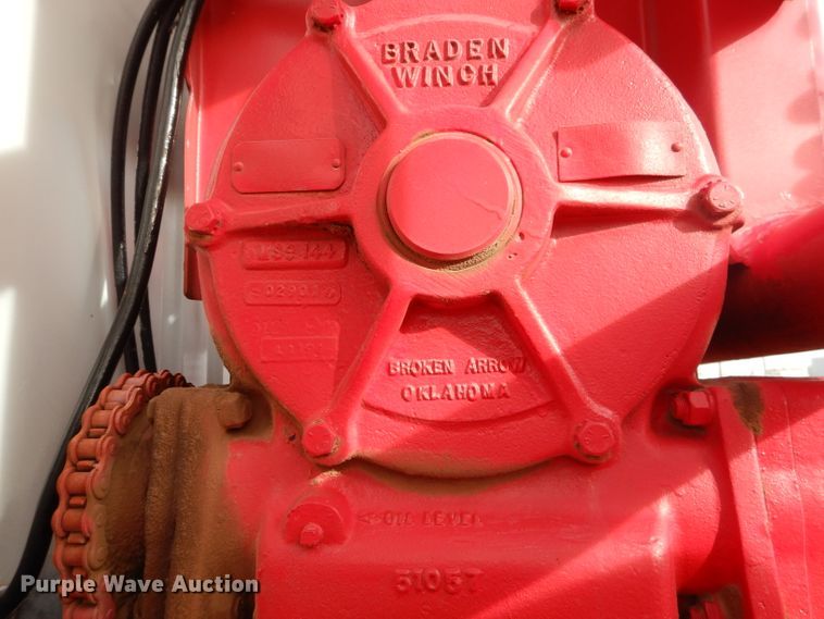 image for item DJ8899 1992 International F2574  winch truck