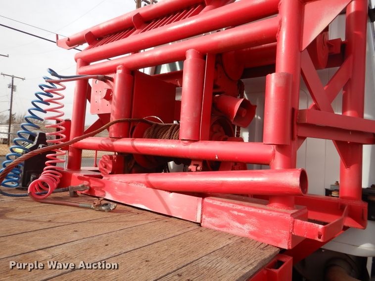 image for item DJ8899 1992 International F2574  winch truck