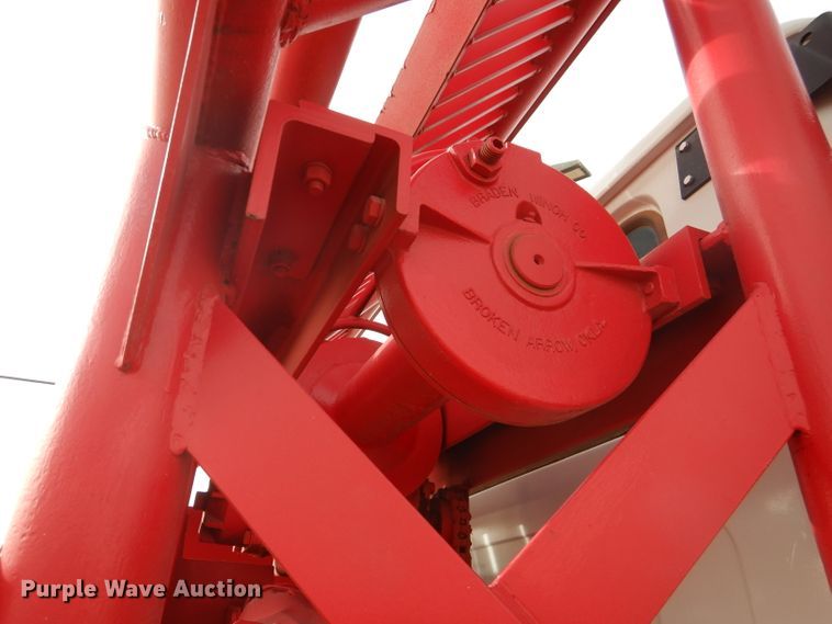 image for item DJ8899 1992 International F2574  winch truck