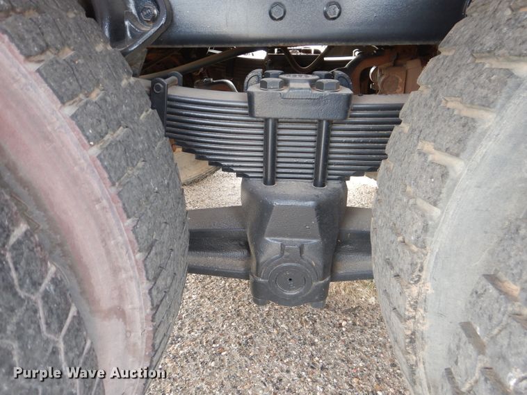 image for item DJ8899 1992 International F2574  winch truck