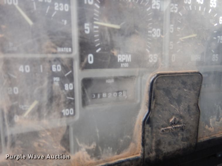 image for item DJ8899 1992 International F2574  winch truck