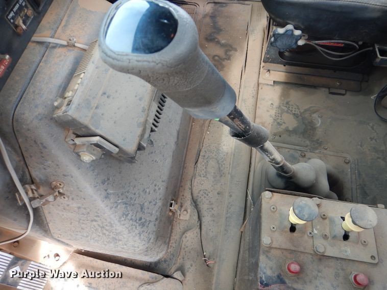 image for item DJ8899 1992 International F2574  winch truck