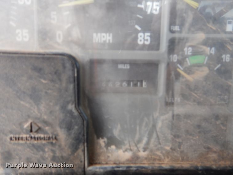 image for item DJ8899 1992 International F2574  winch truck