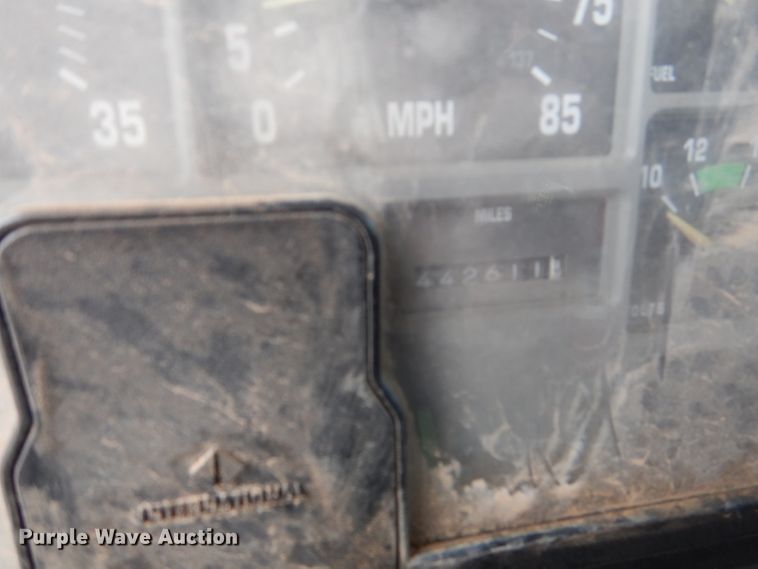 image for item DJ8899 1992 International F2574  winch truck