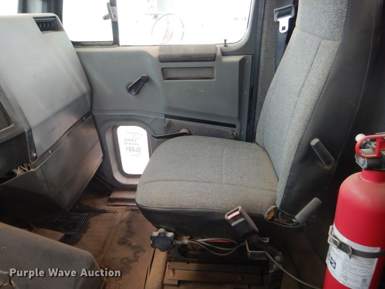 image for item DJ8899 1992 International F2574  winch truck