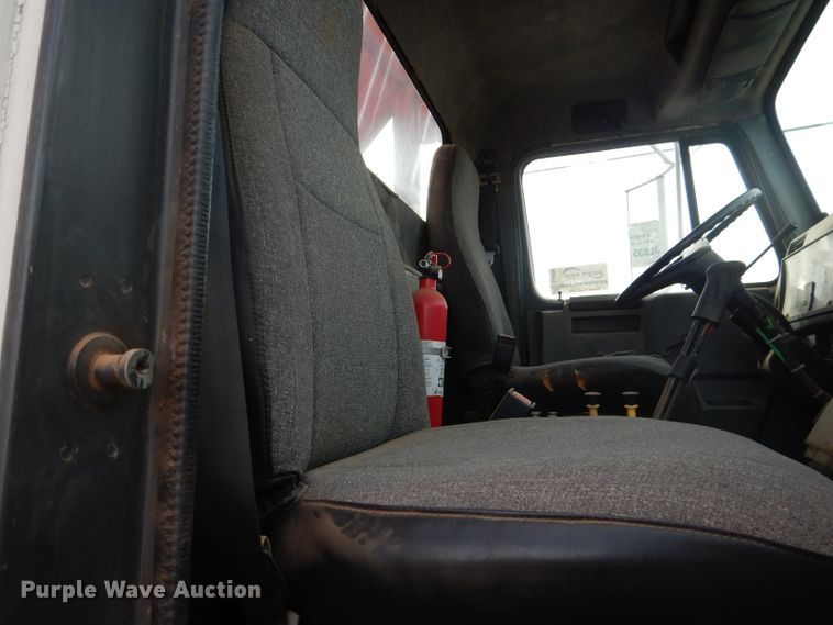 image for item DJ8899 1992 International F2574  winch truck