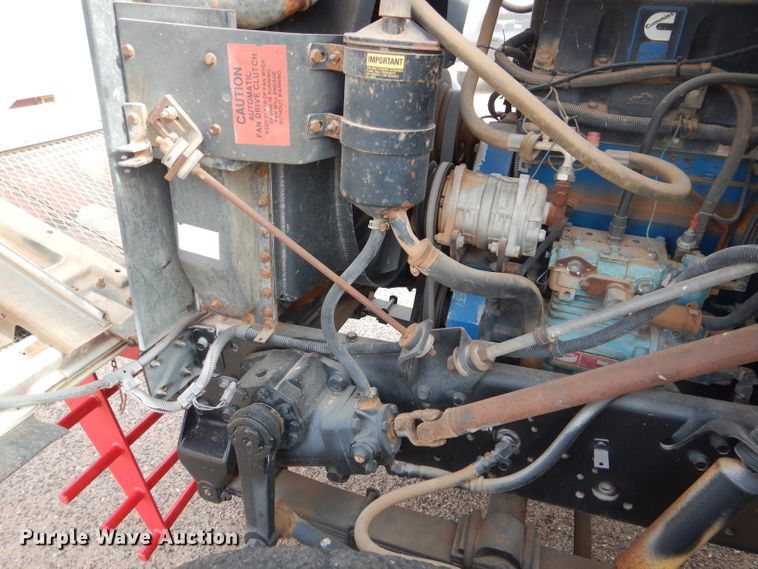 image for item DJ8899 1992 International F2574  winch truck