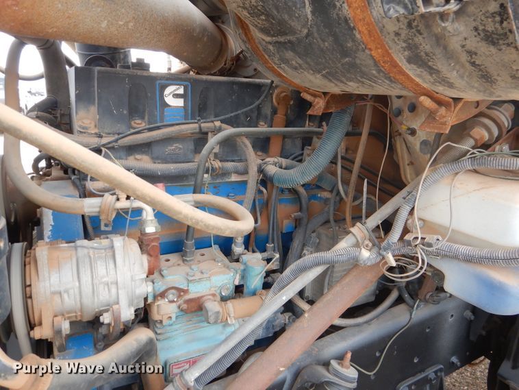 image for item DJ8899 1992 International F2574  winch truck