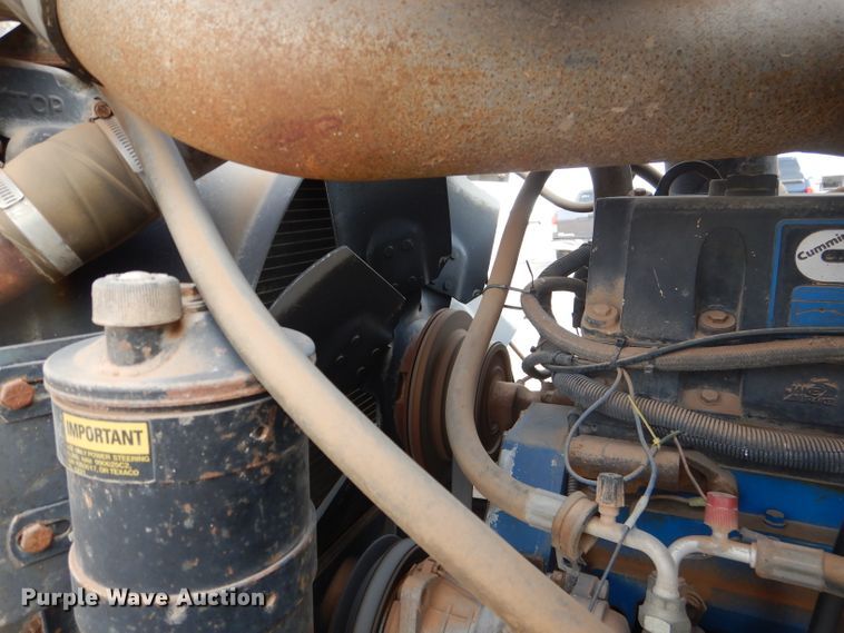 image for item DJ8899 1992 International F2574  winch truck