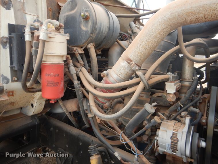 image for item DJ8899 1992 International F2574  winch truck